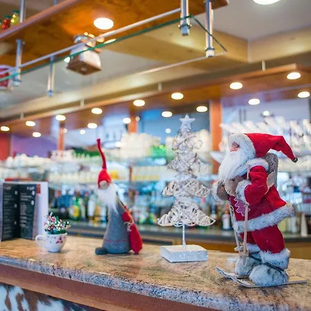 Logis Le Vétiné Hotel 3*