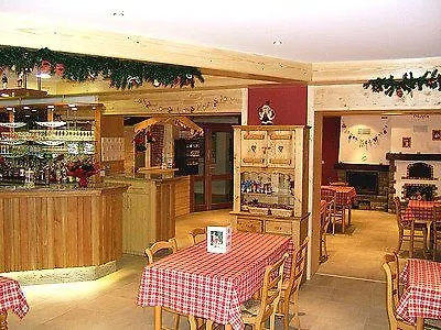 Logis Restaurant Le Vetine لو فالتين