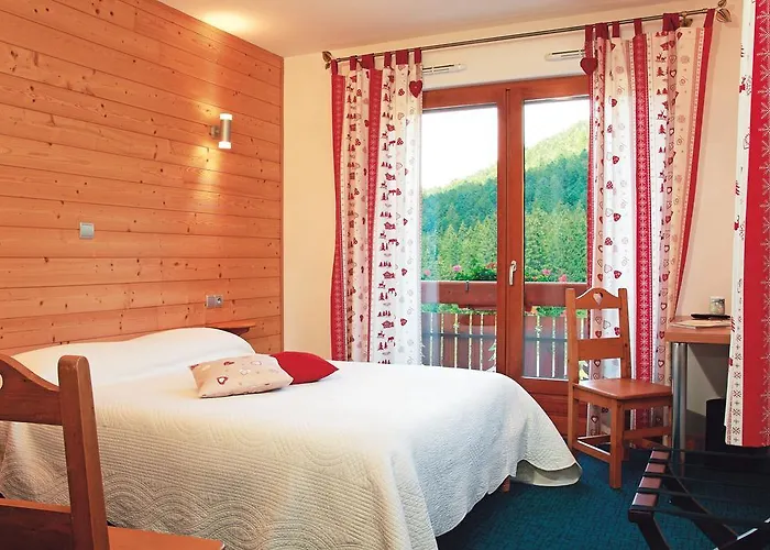 Logis Le Vetine 호텔 3*