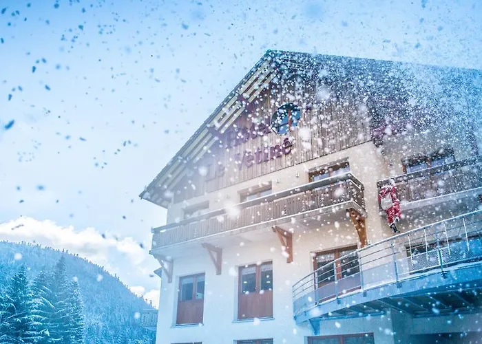 Logis Le Vetine 호텔 르발틴