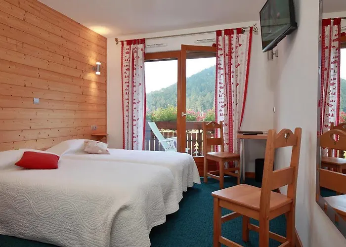 Hotel Logis Le Vétiné 3*